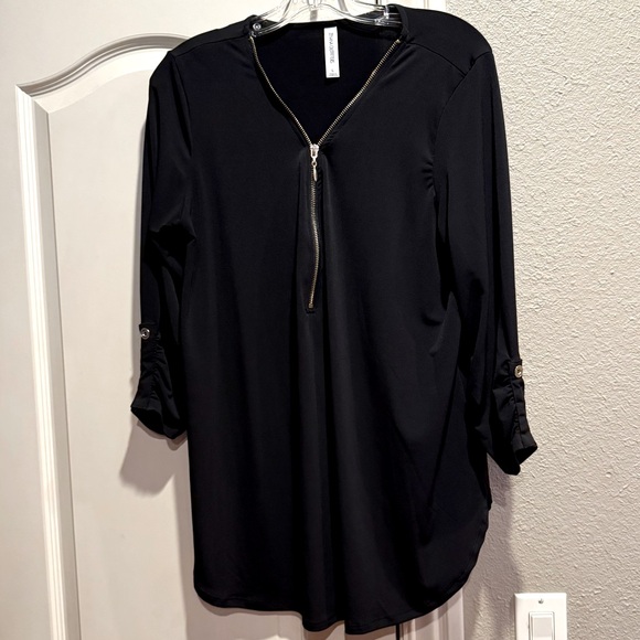 Zenana black with gold zipper and button 3/4 sleeve top L - Picture 2 of 3